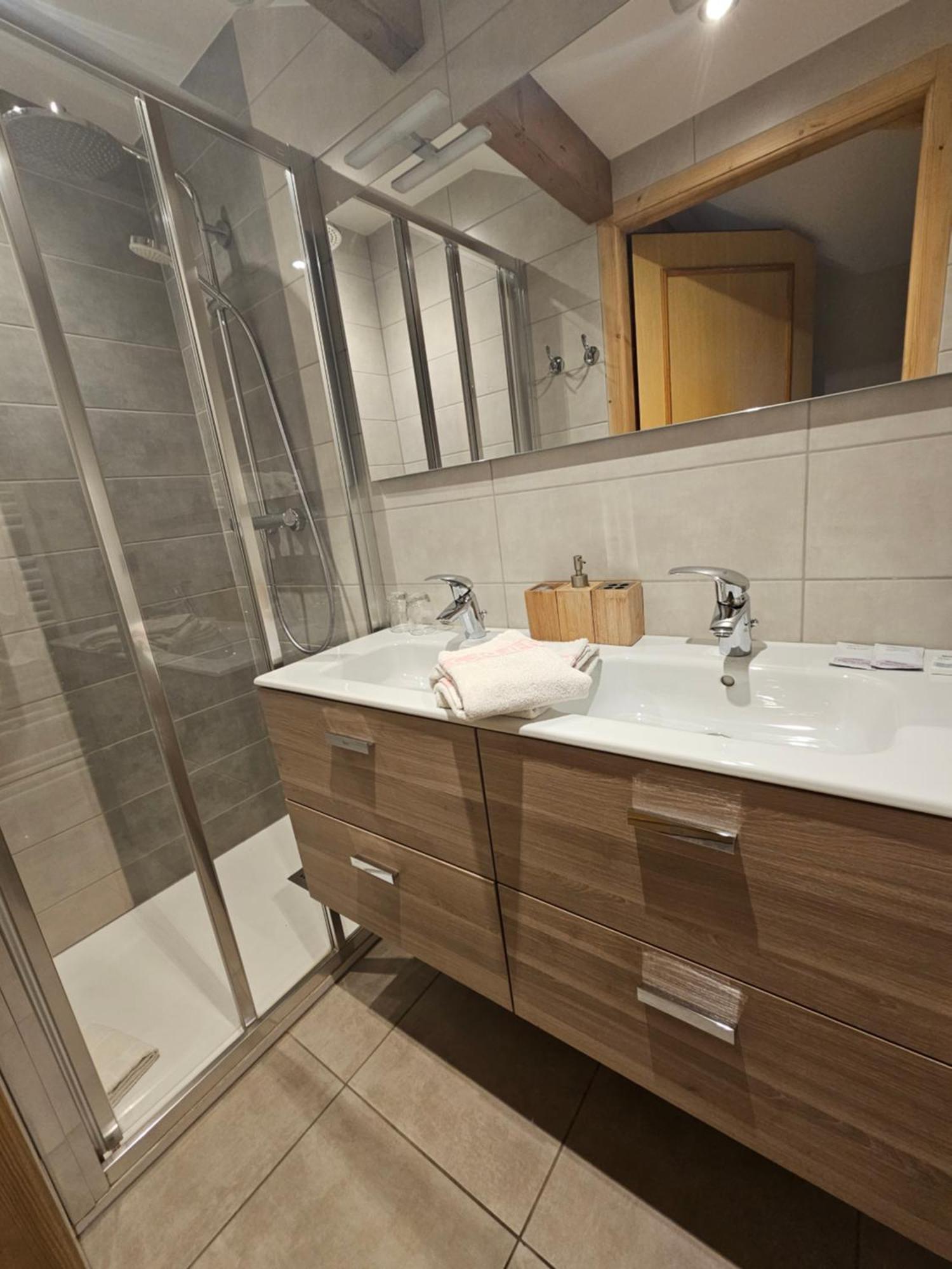 Hotel Plein Soleil Vacheresse エクステリア 写真